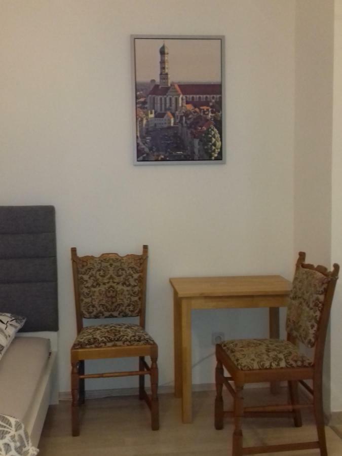 Ferienwohnung Pfersee Mit Terasse Augsburg Exterior foto
